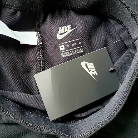 NWT Nike Big Girls XS Black Pattern Leggings - Picture 3 of 3